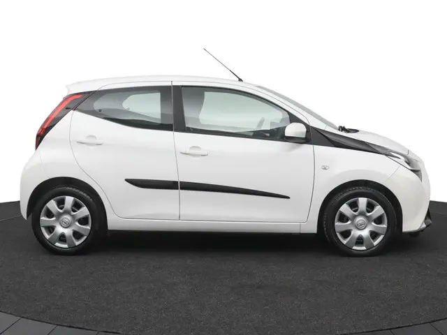 Toyota Aygo 1.0 VVT-i x-play 2022 Benzine 13