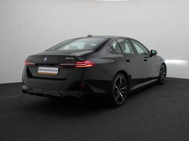 BMW 5 Serie Sedan 530e 2024 Hybride Benzine 2