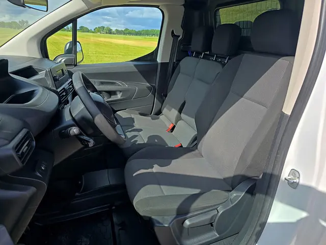 Peugeot Partner 1.2 PureTech Premium 2022 Benzine 19