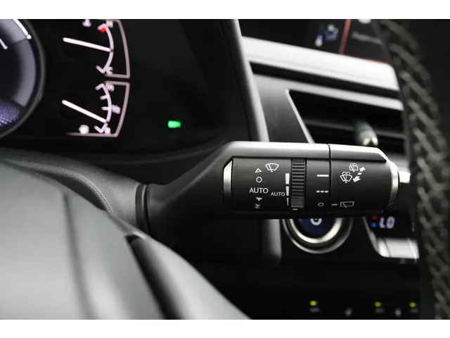 Lexus UX 250h Business Line 2022 Hybride Benzine 29