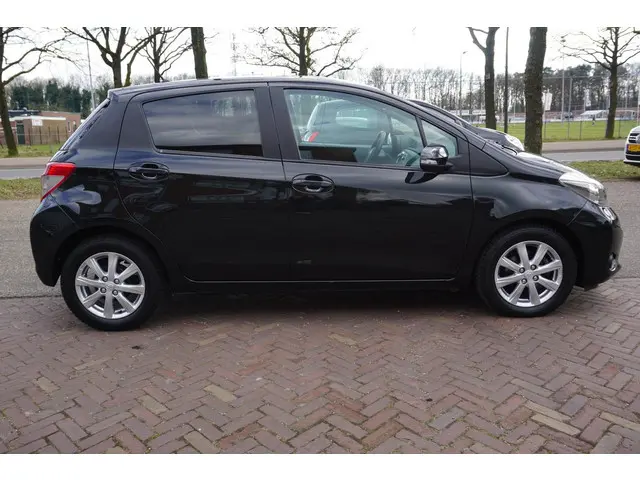Toyota Yaris 1.3 VVT-i Aspiration 2014 Benzine 4