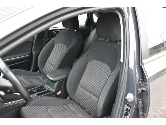 Kia Ceed 1.0 T-GDi DynamicLine 2022 Benzine 9