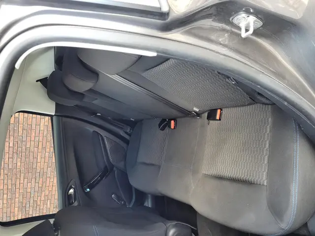 Peugeot 208 1.2 PureTech Signature 2019 Benzine 17