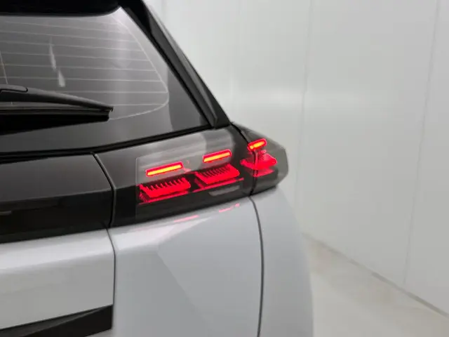 Peugeot 2008 1.2 100 2023 Benzine 21