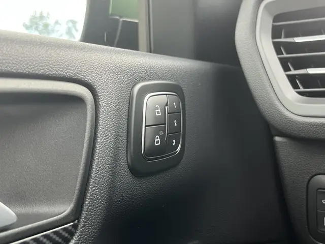 Ford Kuga 2.5 PHEV ST-Line X 2025 Hybride Benzine 32