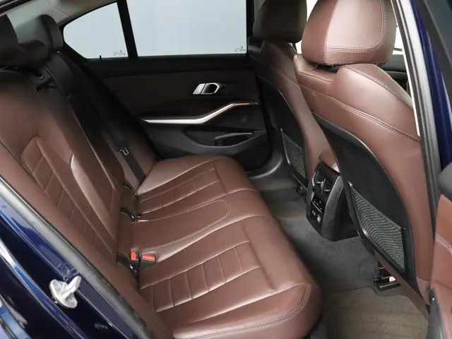 BMW 3 Serie 320i High Executive Edition 2019 Benzine 25