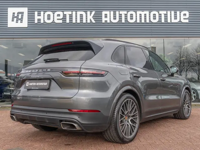 Porsche Cayenne 2