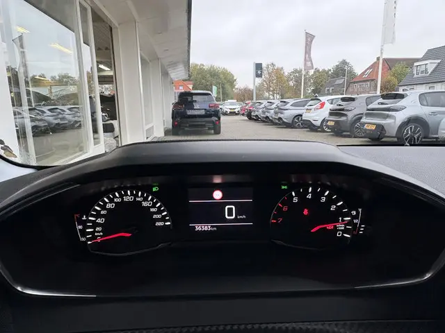 Peugeot 208 1.2T 100pk Allure Pack 2023 Benzine 19