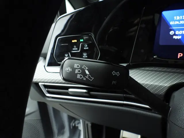 Volkswagen Golf 1.5 eTSI R-Line Business 2024 Benzine 14