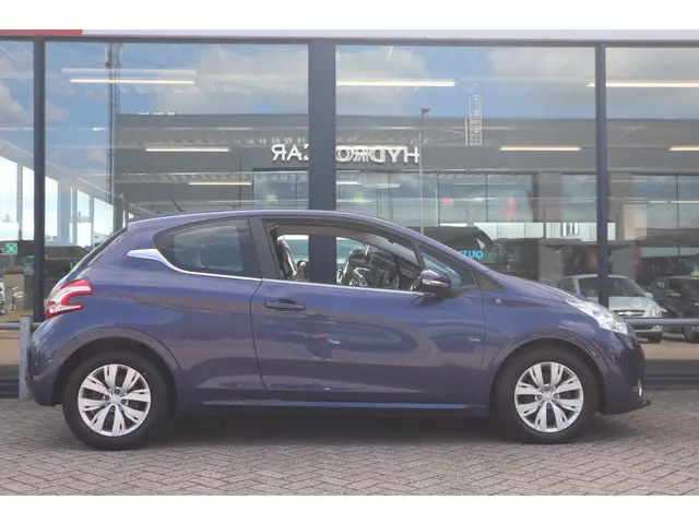 Peugeot 208 1.6 e-HDi Active 2012 Diesel 8