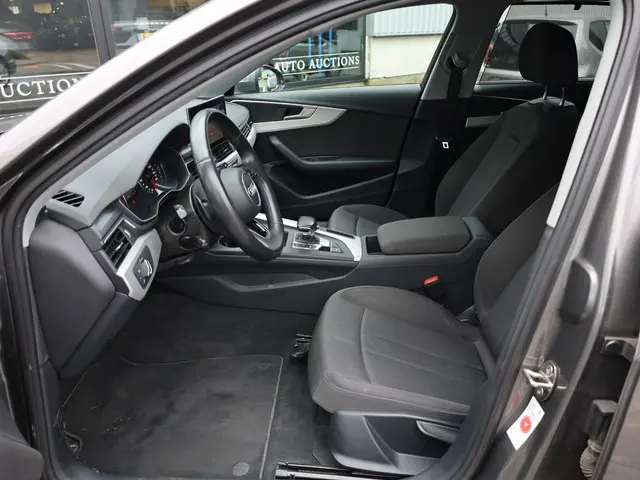Audi A4 Avant 40 TFSI Advanced Edition 2020 Benzine 33