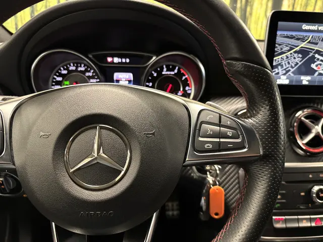 Mercedes-Benz A-Klasse AMG 45 4MATIC 2017 Benzine 29