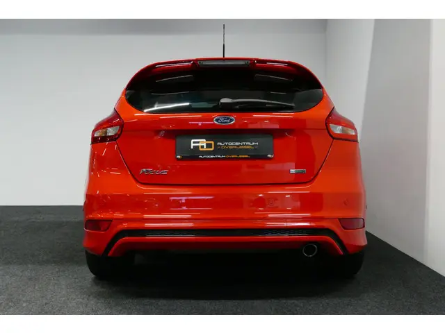 Ford Focus 1.5 Red Edition 2016 Benzine 19