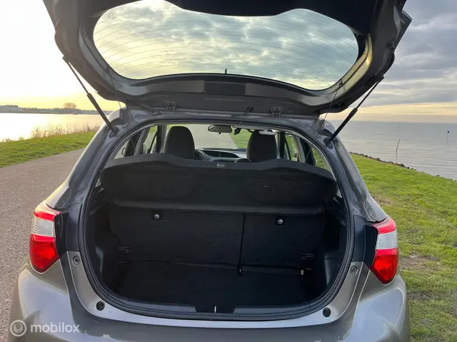 Toyota Yaris 1.5 VVT-i Bi-Tone 2017 Benzine 15