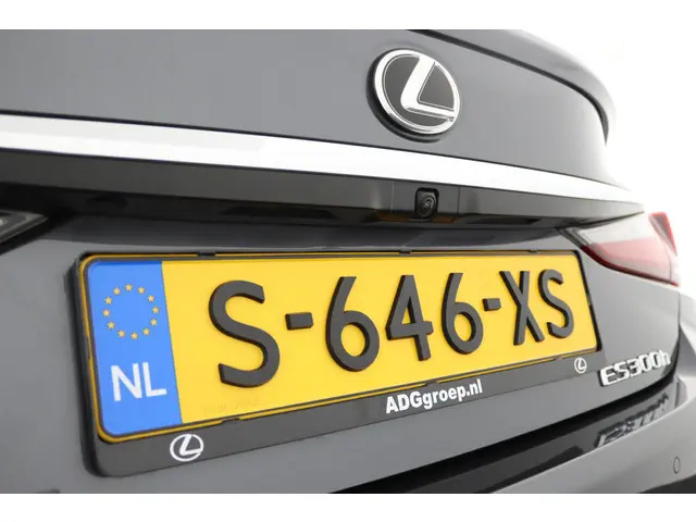 Lexus ES 300h Business Line 2023 Hybride Benzine 38