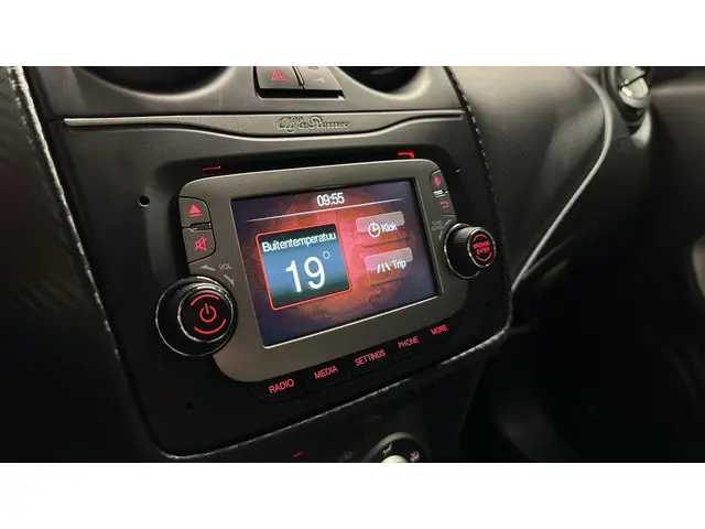Alfa Romeo MiTo 0.9 TwinAir SBK AIRCO LM. 2013 Benzine 28