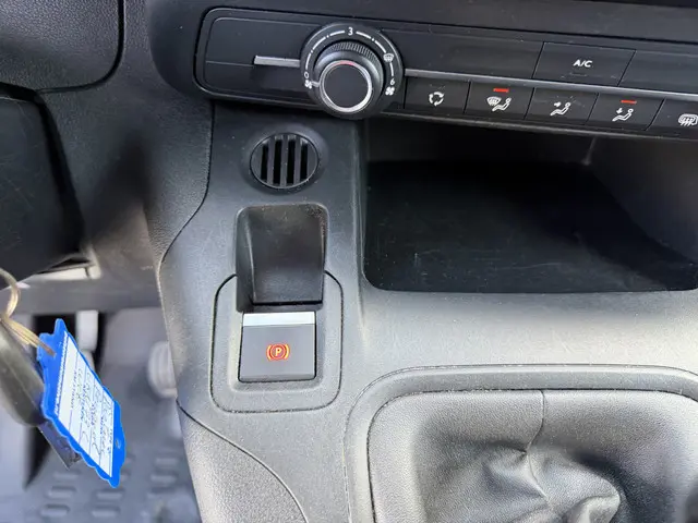 Peugeot Partner 1.2 PureTech Premium 2021 Benzine 39