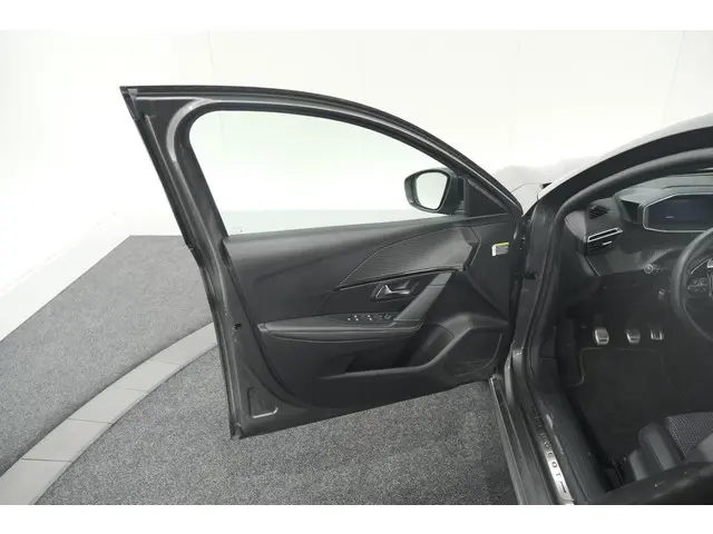 Peugeot 208 PureTech 100 GT 2023 Benzine 64