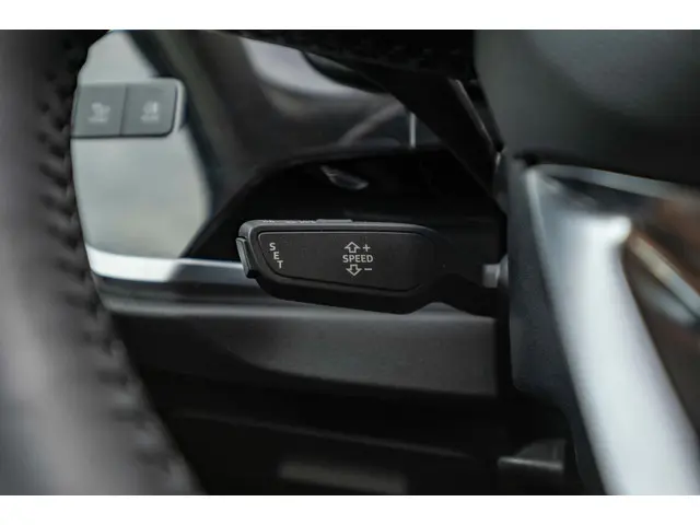 Audi Q3 35 TFSI S edition|PANO|LEER|CAMERA 2019 Benzine 32