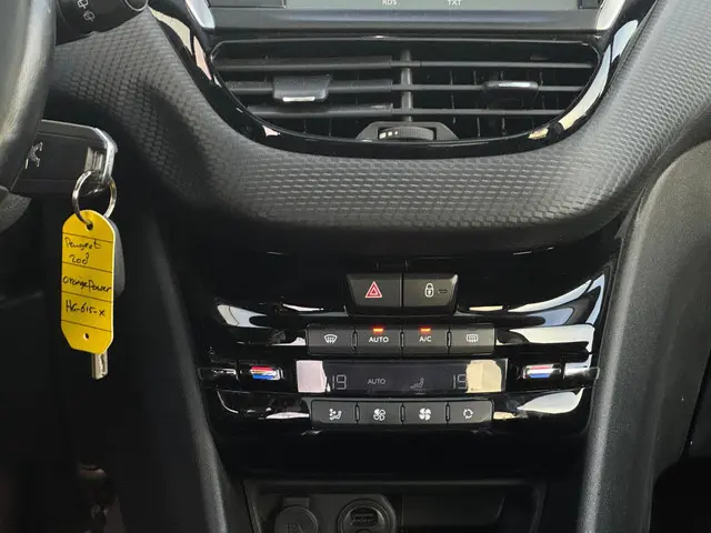 Peugeot 208 1.2 PureTech Allure 2015 Benzine 22