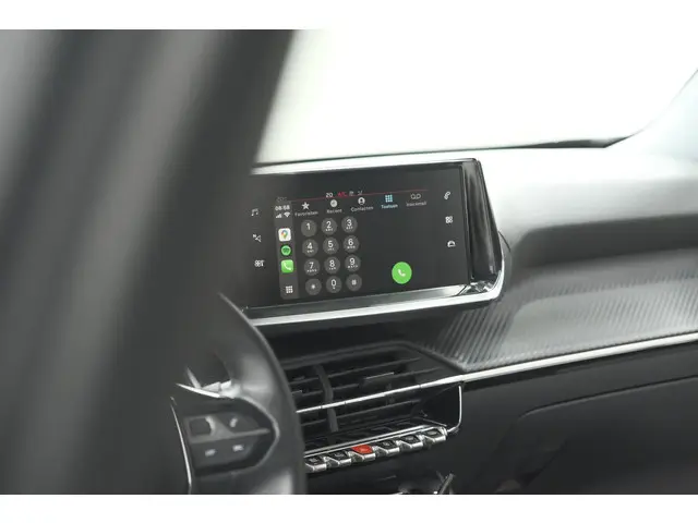 Peugeot 2008 PureTech 130 EAT8 Allure 2021 Benzine 61