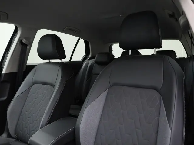 Volkswagen Golf 1.5eTSI/150PK Goal DSG 2024 Benzine 6