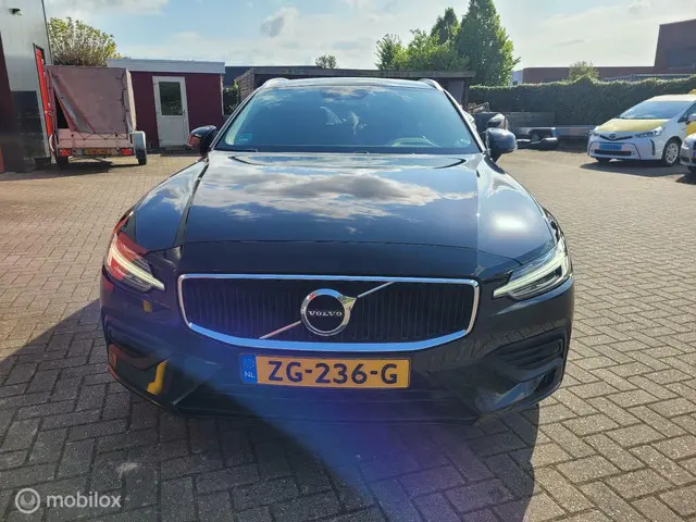 Volvo V60 2.0 T5 Momentum Pro 2019 Benzine 2