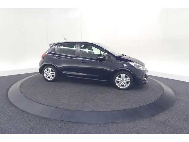 Peugeot 208 PureTech 82 Signature 2019 Benzine 9