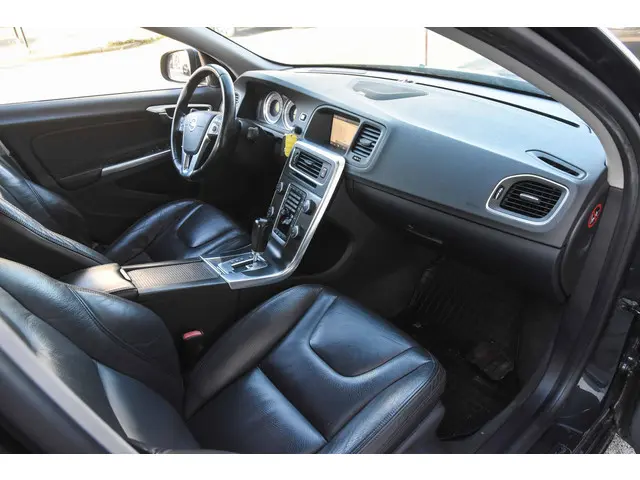 Volvo S60 2.0 T5 Momentum 2013 Benzine 22