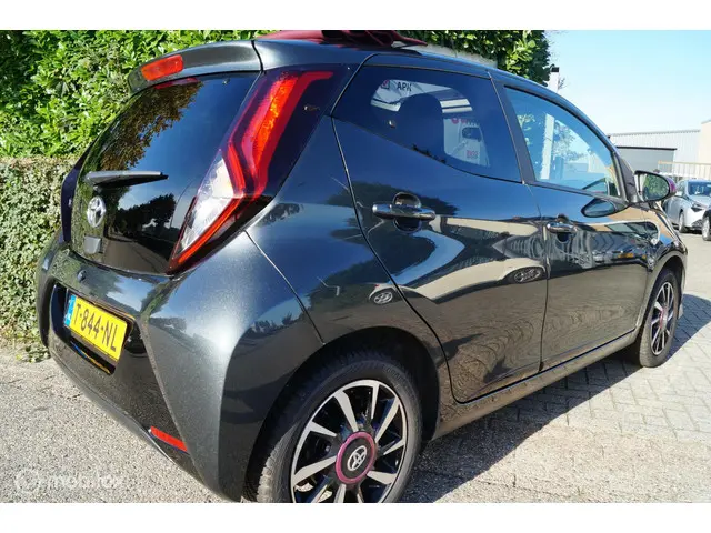 Toyota Aygo 1.0 VVT-i x-clusiv met open dak 2020 Benzine 6