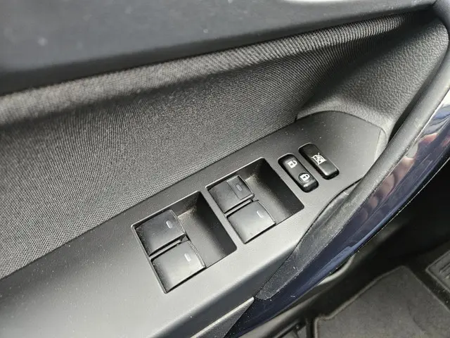 Toyota Auris 1.8 Hybrid Executive 2015 Hybride Benzine 15