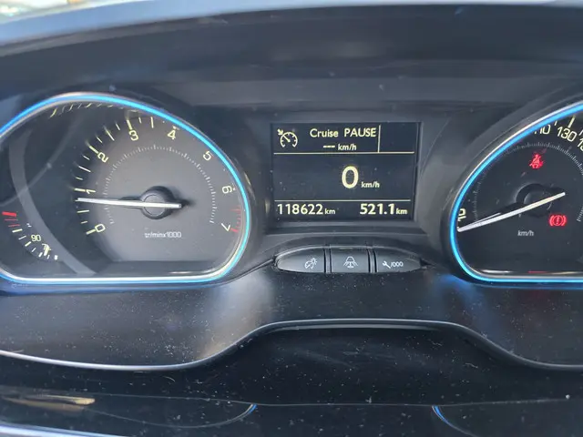 Peugeot 2008 1.2 PureTech Allure Pano, Navi 2016 Benzine 11