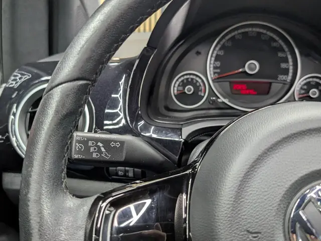Volkswagen up! 3