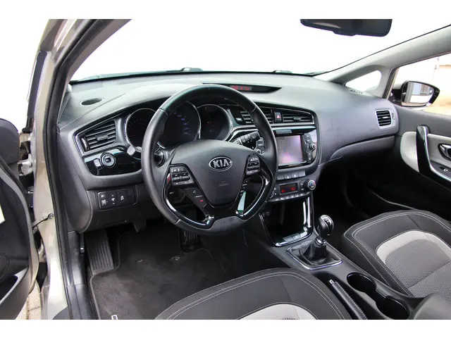 Kia cee'd Sportswagon 1.6 GDI DynamicLine 2015 Benzine 15