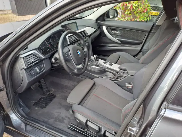 BMW 3 Serie 320i High Executive 2012 Benzine 6