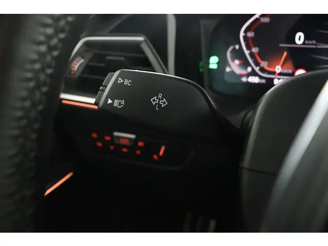 BMW 3 Serie 330i High Executive 2020 Benzine 25