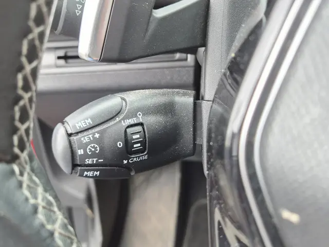 Peugeot 3008 1.2 PureTech Allure 2018 Benzine 25