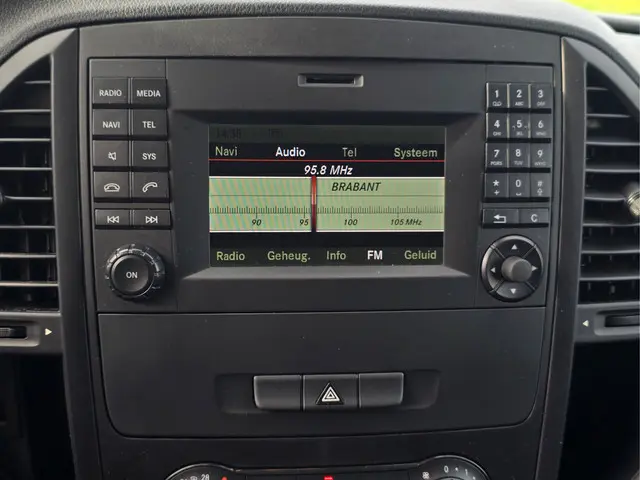 Mercedes-Benz Vito 111 CDI L2 H1 2017 Diesel 26