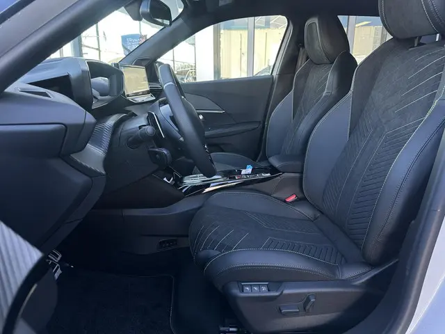 Peugeot 2008 1.2 Hybrid 145 GT 2026 Hybride Benzine 10