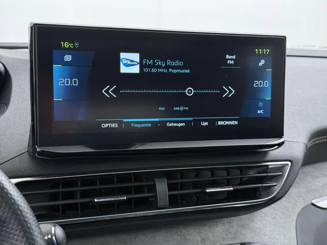 Peugeot 3008 1.6 HYbrid4 300 GT 2022 Hybride Benzine 33