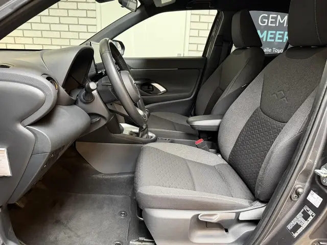 Toyota Yaris Cross 1.5 VVT-I First Edition 2021 Benzine 12