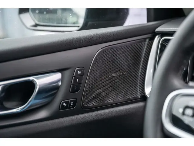Volvo S60 B4 Ultimate Dark 2023 Benzine 33