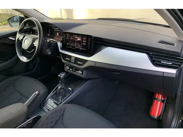 Škoda Kamiq 1.0 TSI Business Edition 2023 Benzine 36