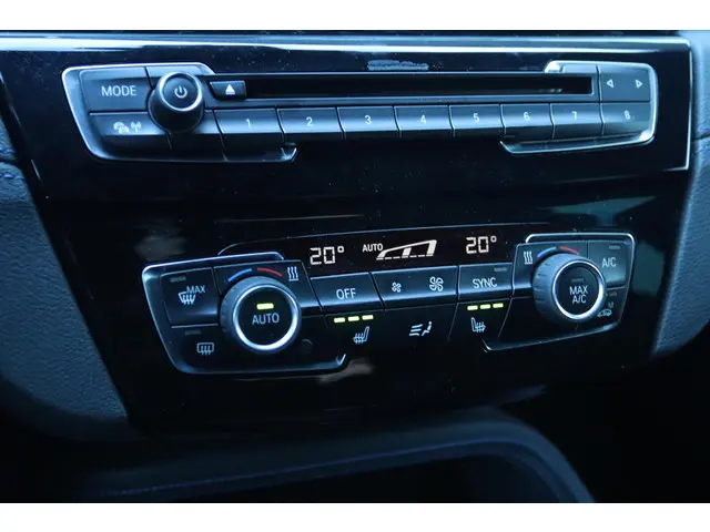 BMW X2 SDRIVE20I HIGH EXECUTIVE M-SPORT 2018 Benzine 28