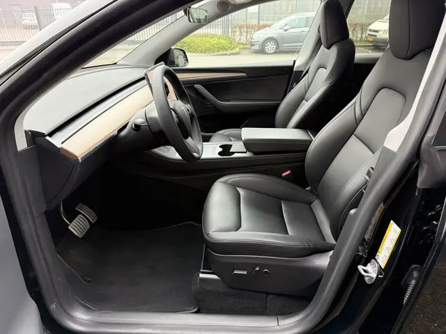 Tesla Model Y Performance AWD 75 kWh 2023 Elektrisch 8