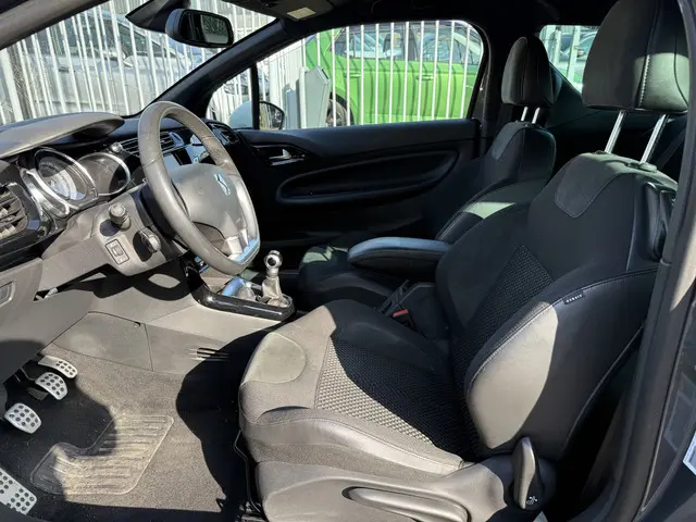DS DS 3 1.2 PURETECH BUSINESS 2015 Benzine 9