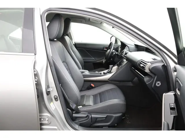 Lexus IS 300h Hybrid Business Line 2018 Hybride Benzine 22