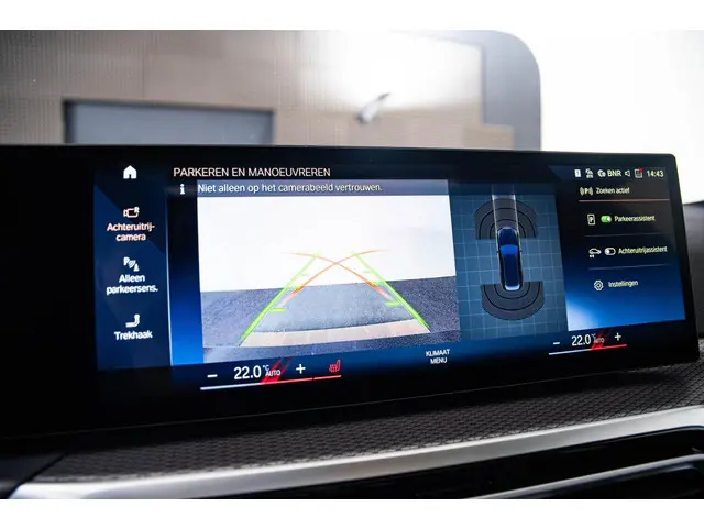 BMW 3 Serie Touring 330i 2023 Benzine 20