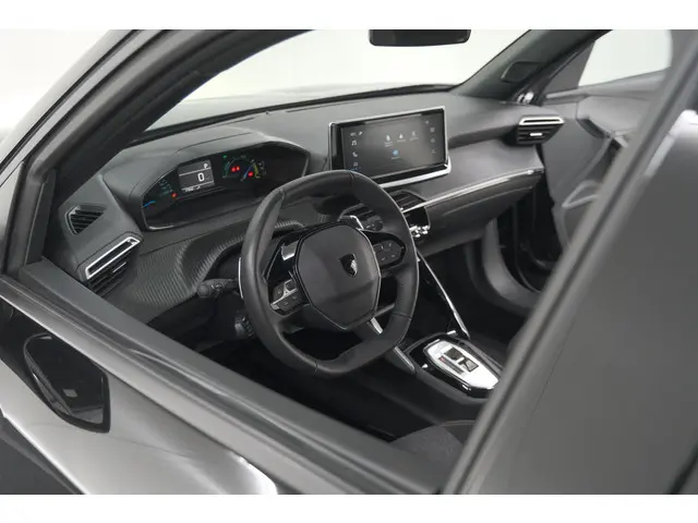Peugeot 2008 1.2 Hybrid 136 Style 2025 Hybride Benzine 2