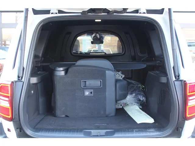 Toyota Land Cruiser 2.8 D-4D Van Professional 2024 Diesel 8